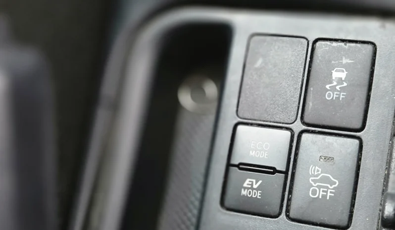 
								Toyota Vitz Hybrid 2018 full									