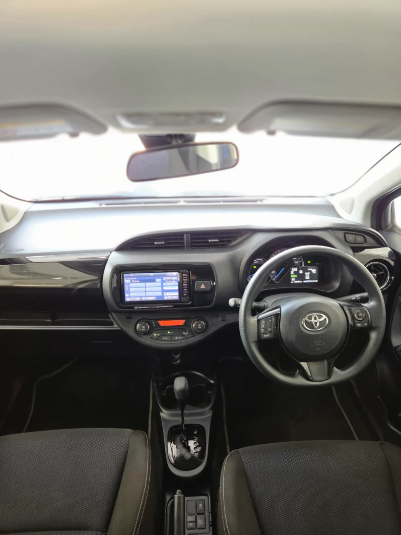 
								Toyota Vitz Hybrid 2018 full									