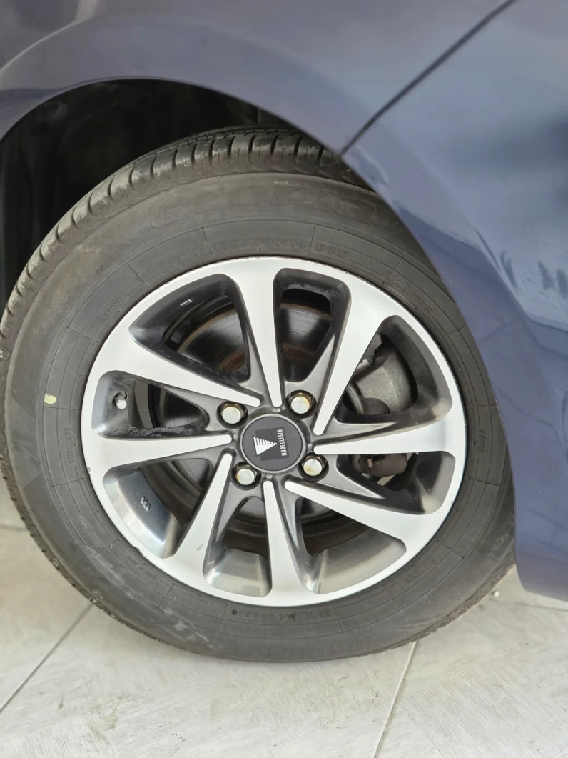 
								Toyota Vitz Hybrid 2018 full									