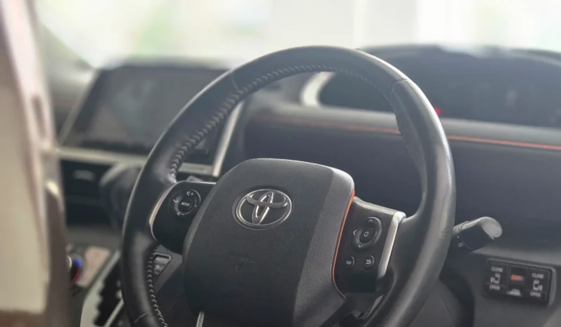 
								Toyota Sienta Hybrid 2018 full									