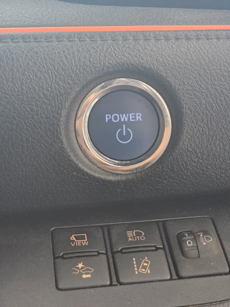 
								Toyota Sienta Hybrid 2018 full									