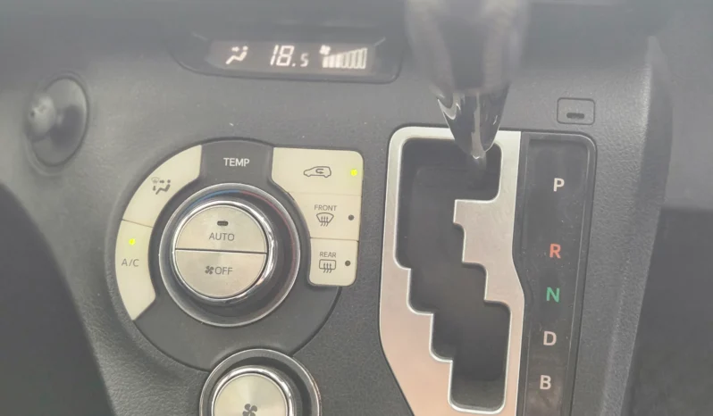 
								Toyota Sienta Hybrid 2018 full									