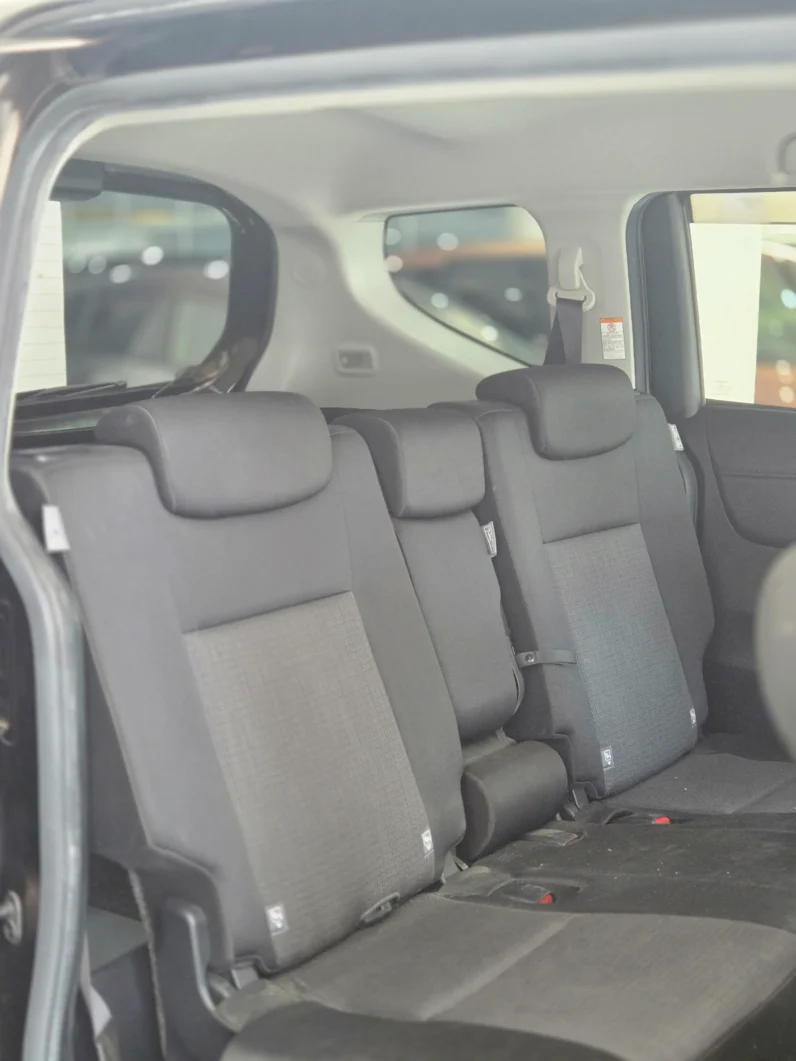 
								Toyota Sienta Hybrid 2018 full									