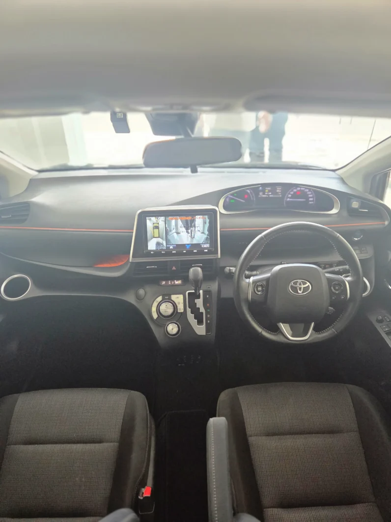 
								Toyota Sienta Hybrid 2018 full									