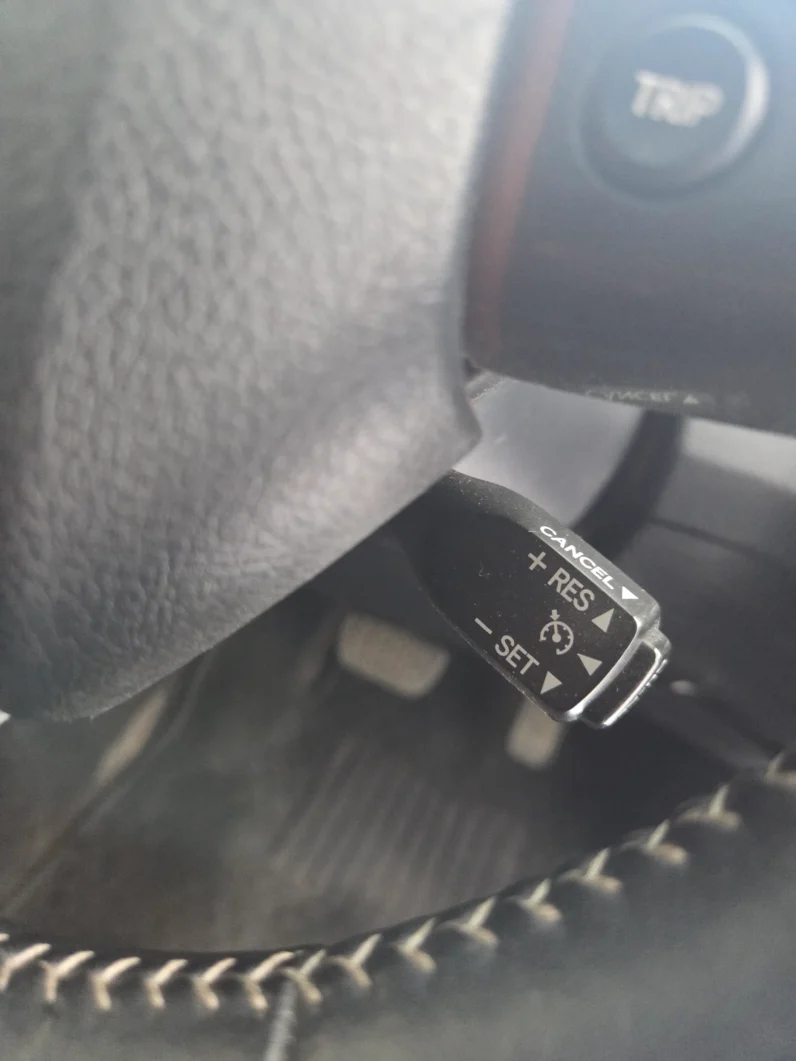 
								Toyota Sienta Hybrid 2018 full									