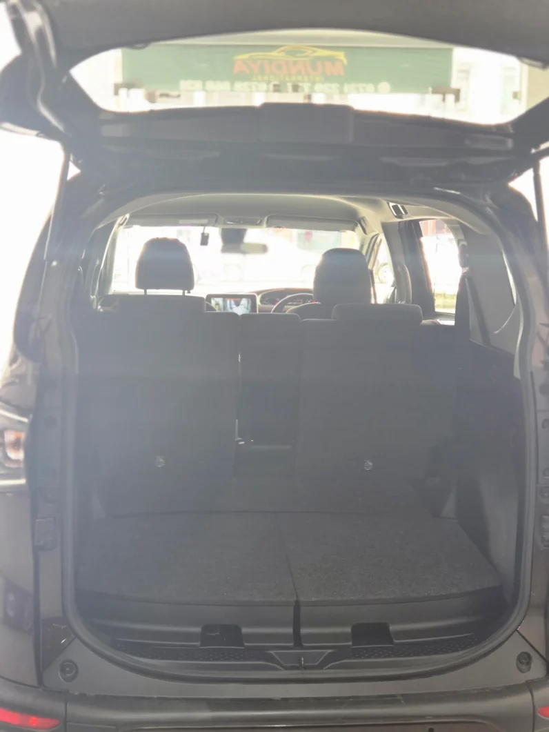 
								Toyota Sienta Hybrid 2018 full									