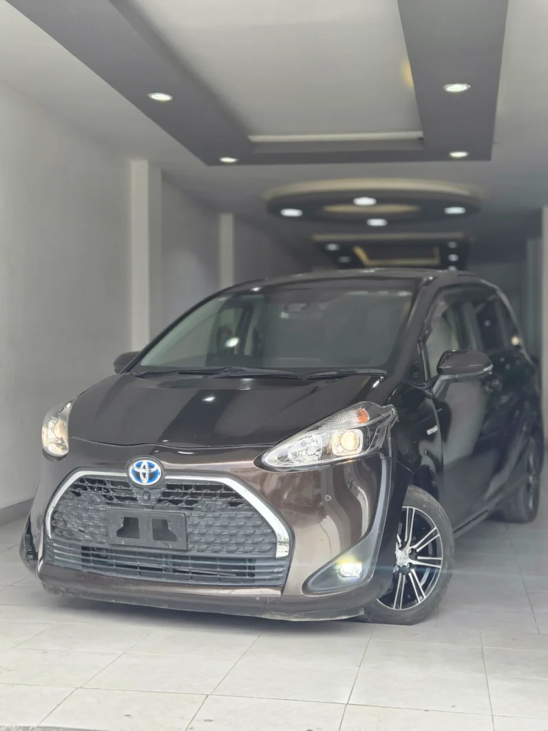 
								Toyota Sienta Hybrid 2018 full									