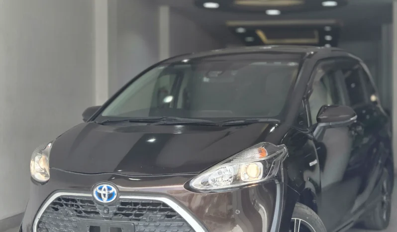 
								Toyota Sienta Hybrid 2018 full									