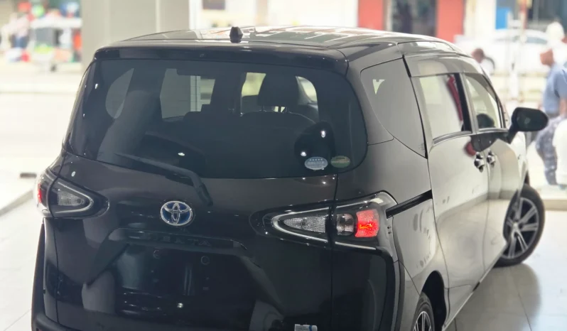 
								Toyota Sienta Hybrid 2018 full									