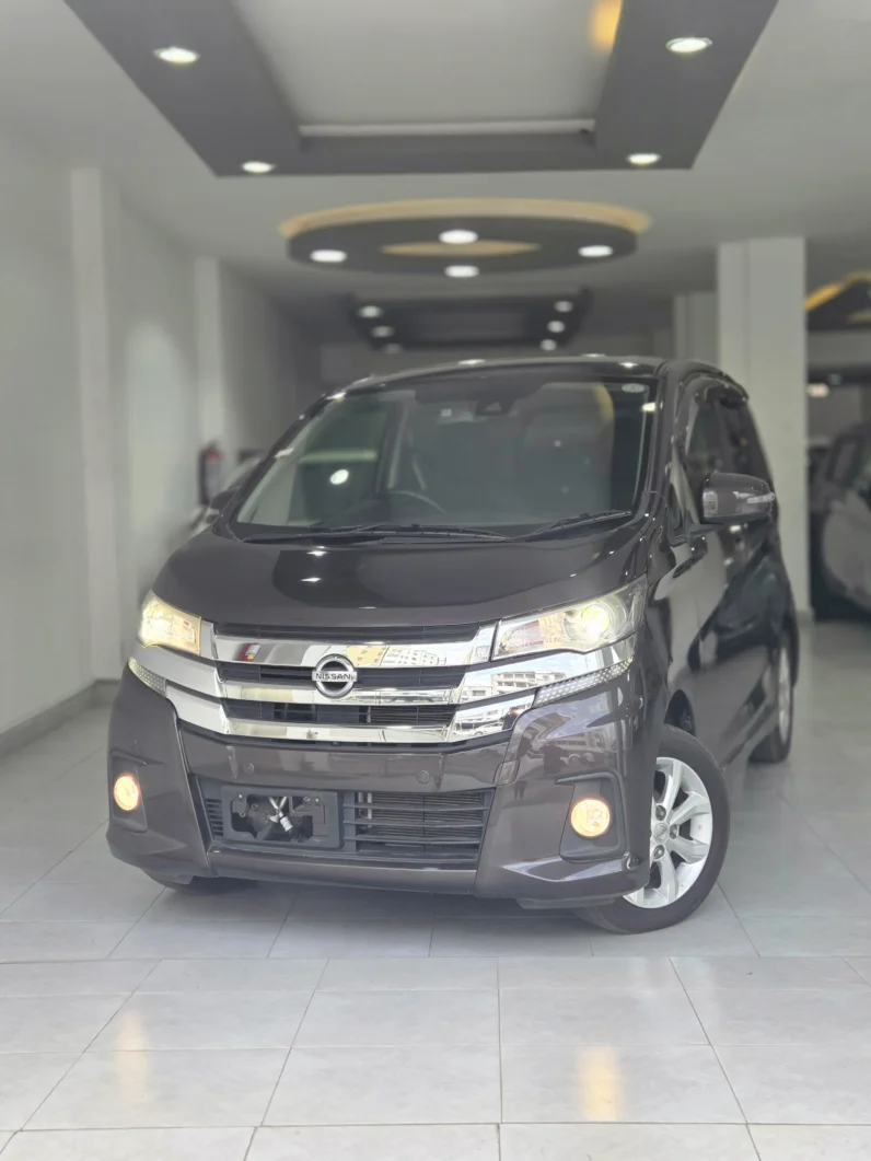 
								Nissan Dayz Highway Star 2018 full									