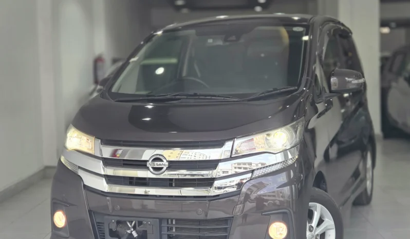 
								Nissan Dayz Highway Star 2018 full									