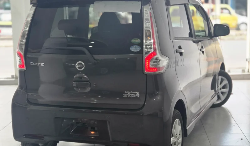 
								Nissan Dayz Highway Star 2018 full									