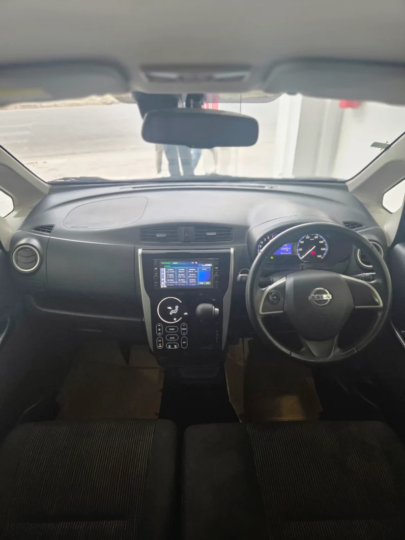 
								Nissan Dayz Highway Star 2018 full									