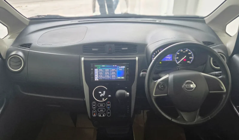 
								Nissan Dayz Highway Star 2018 full									