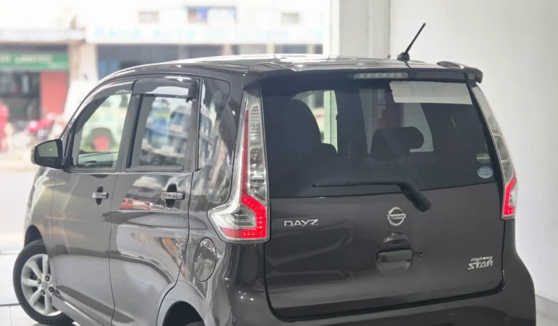 
								Nissan Dayz Highway Star 2018 full									