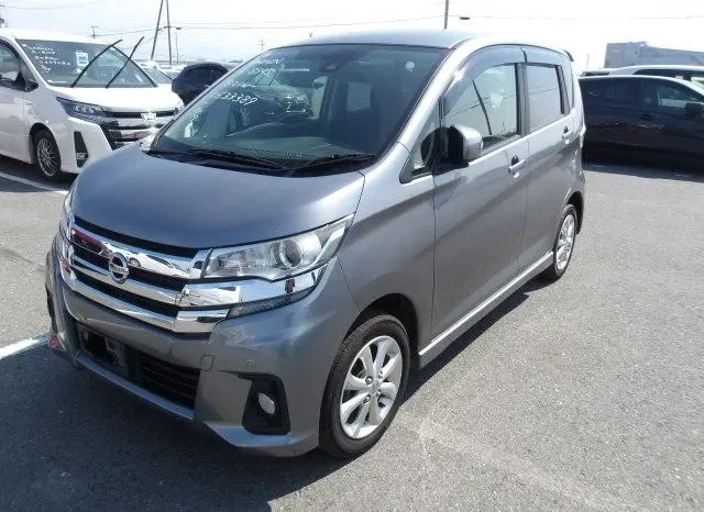 
								Nissan Dayz Highway Star 2019 full									