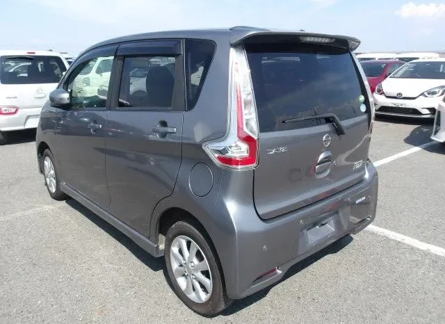 
								Nissan Dayz Highway Star 2019 full									