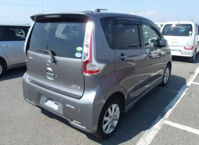 
								Nissan Dayz Highway Star 2019 full									