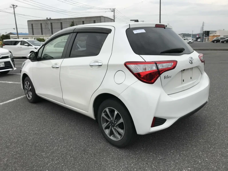 
								Toyota Vitz 2018 1000cc full									