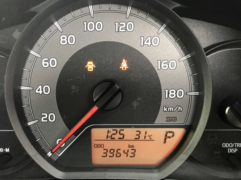 
								Toyota Vitz 2018 1000cc full									