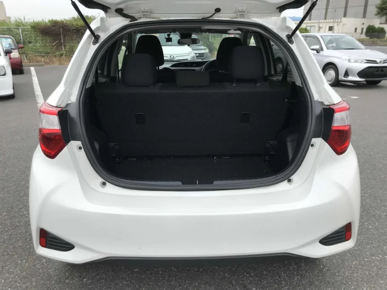 
								Toyota Vitz 2018 1000cc full									