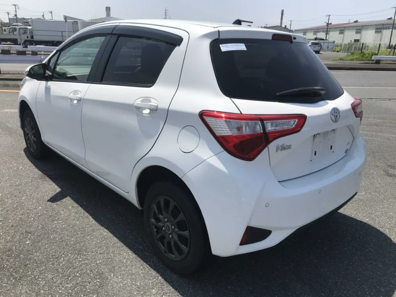 
								Toyota Vitz 2018 1300cc full									