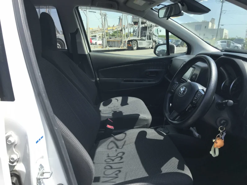 
								Toyota Vitz 2018 1300cc full									