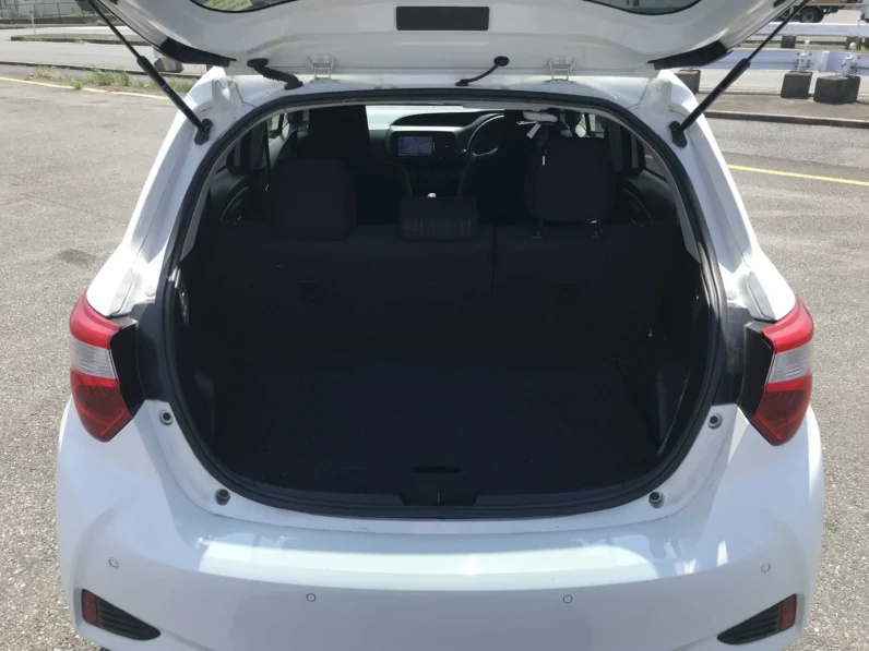 
								Toyota Vitz 2018 1300cc full									