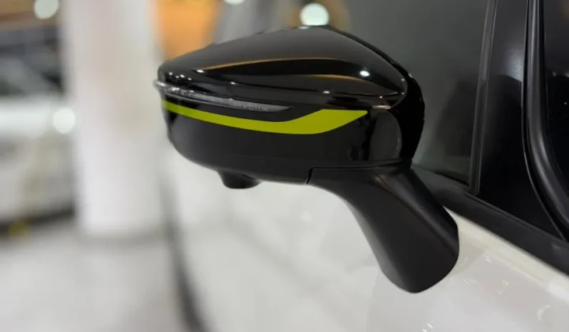 
								Nissan Note E-Power 2018 Cross Gear full									