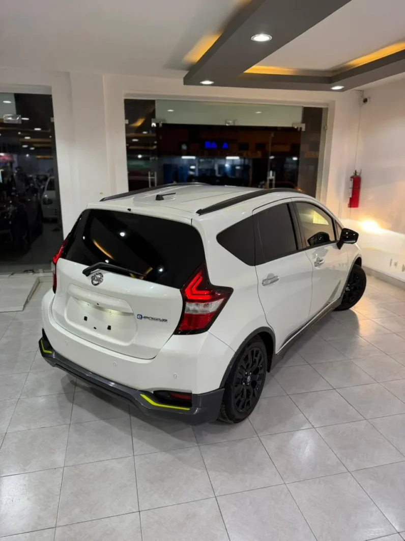 
								Nissan Note E-Power 2018 Cross Gear full									
