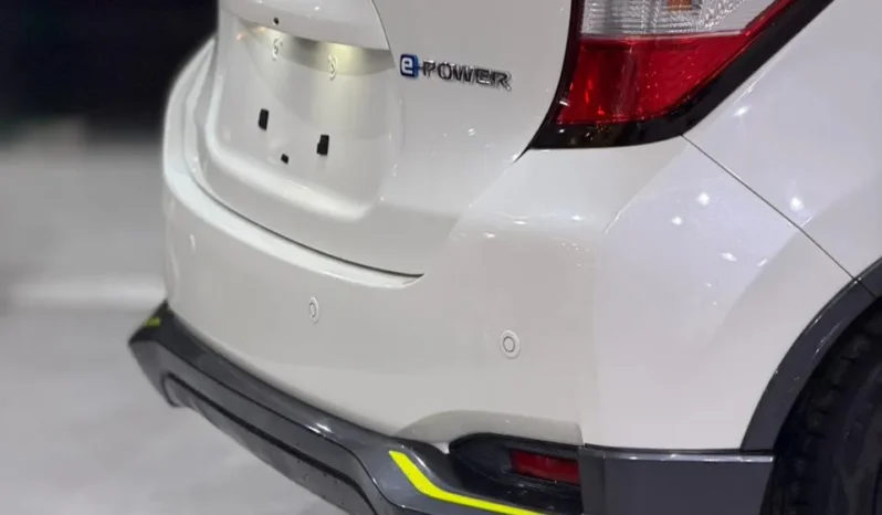 
								Nissan Note E-Power 2018 Cross Gear full									