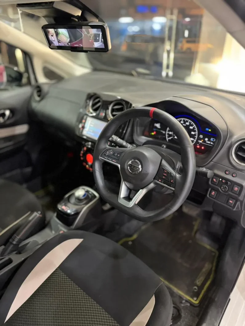 
								Nissan Note E-Power 2018 Cross Gear full									
