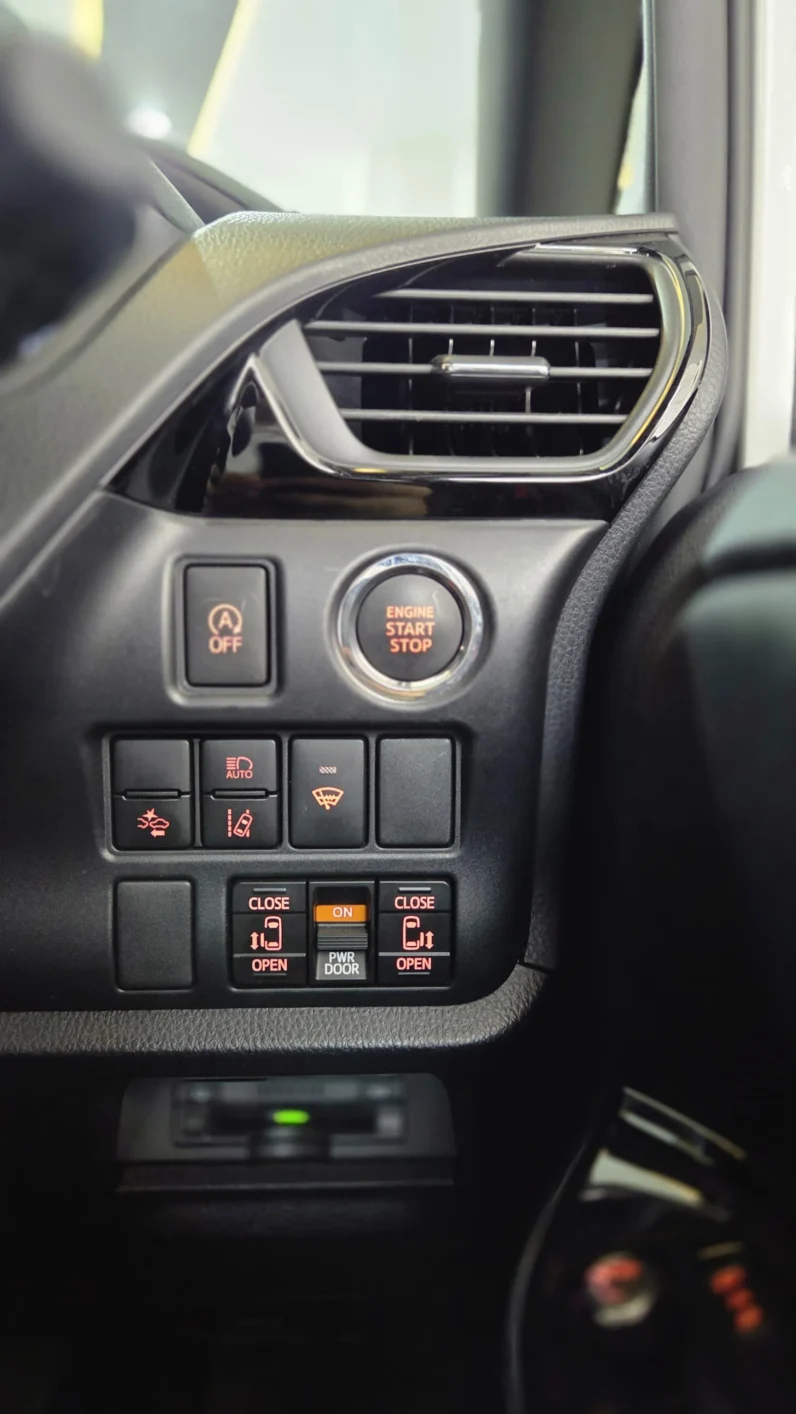 
								Toyota Noah Si 2019 full									