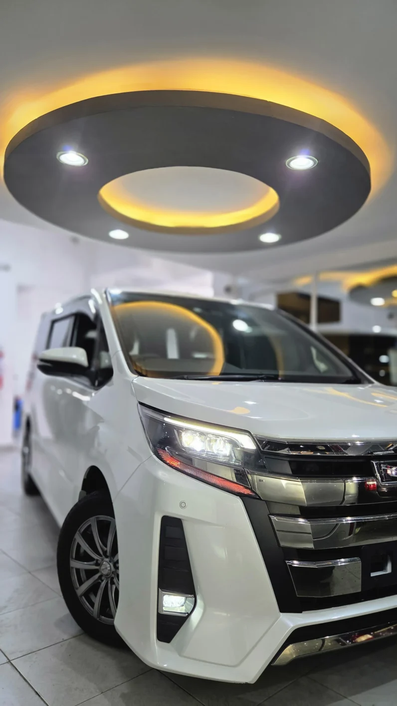 
								Toyota Noah Si 2019 full									