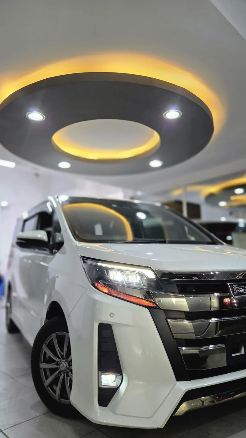 
								Toyota Noah Si 2019 full									