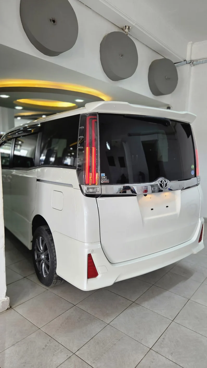 
								Toyota Noah Si 2019 full									
