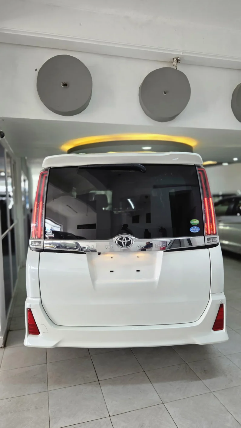 
								Toyota Noah Si 2019 full									