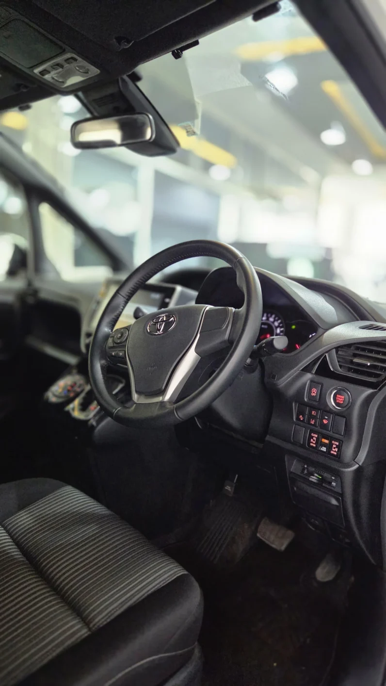
								Toyota Noah Si 2019 full									