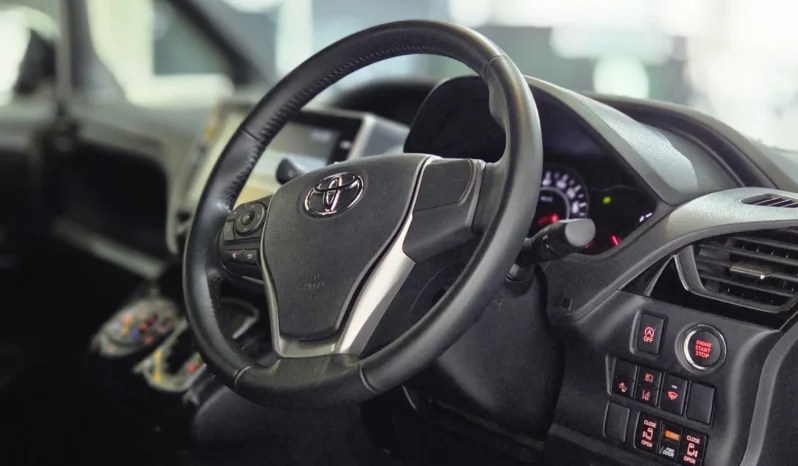 
								Toyota Noah Si 2019 full									