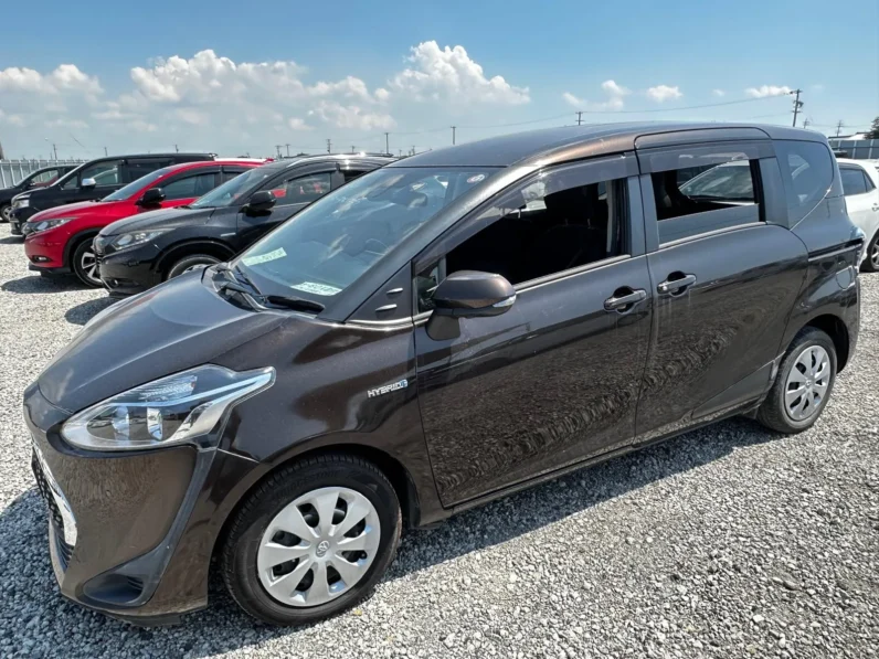 
								Toyota Sienta Hybrid 2018 full									