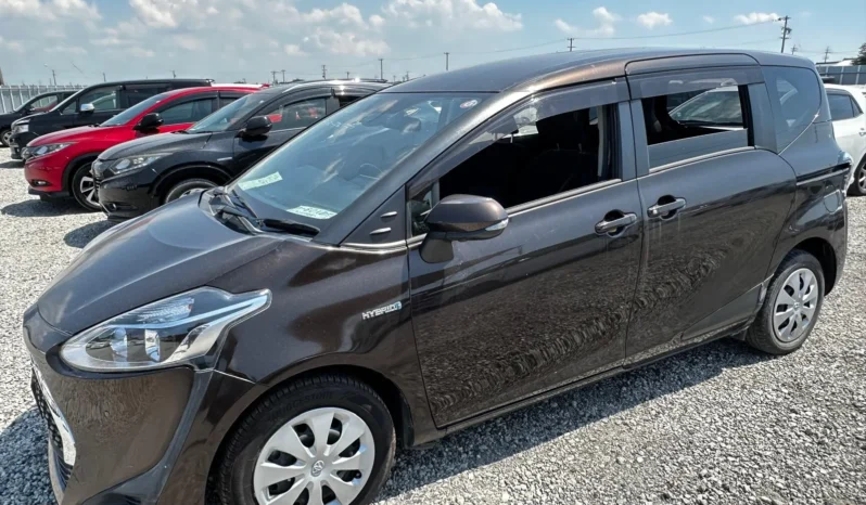 
								Toyota Sienta Hybrid 2018 full									