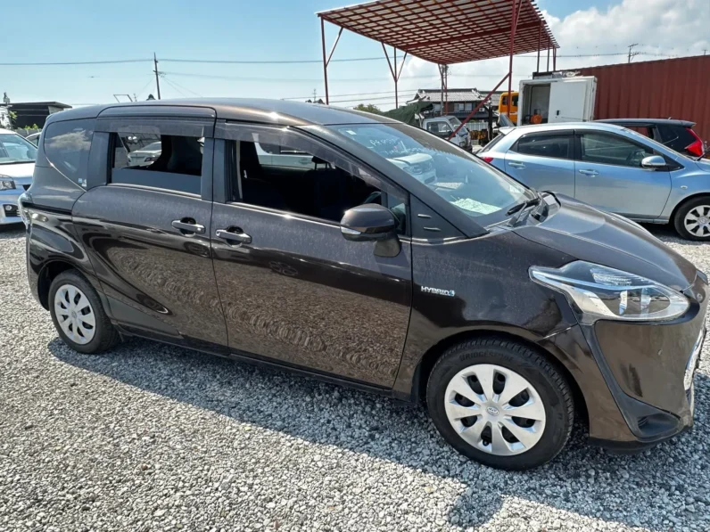 
								Toyota Sienta Hybrid 2018 full									