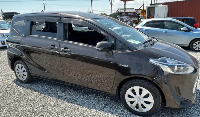 
								Toyota Sienta Hybrid 2018 full									