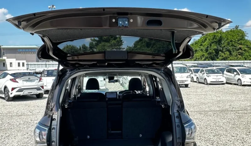 
								Toyota Sienta Hybrid 2018 full									