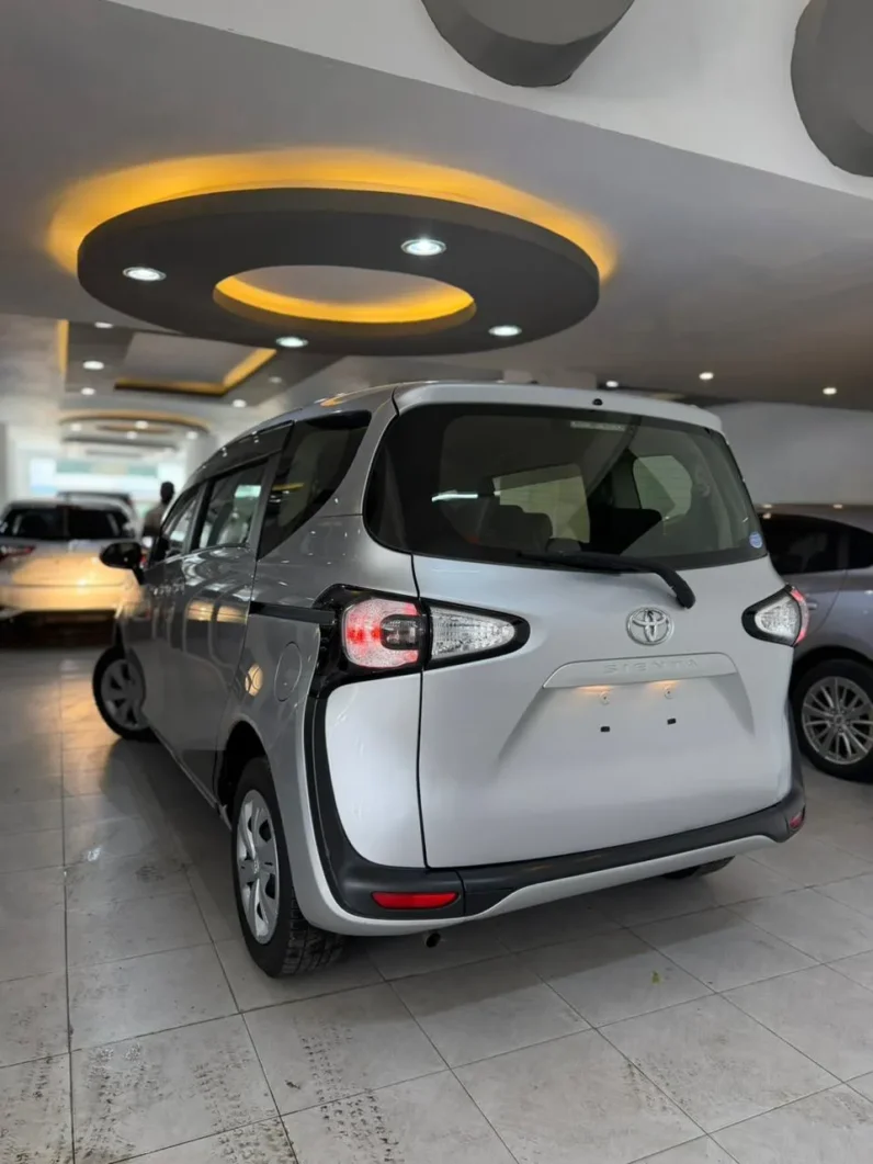 
								Toyota Sienta 2018 Non-Hybrid full									