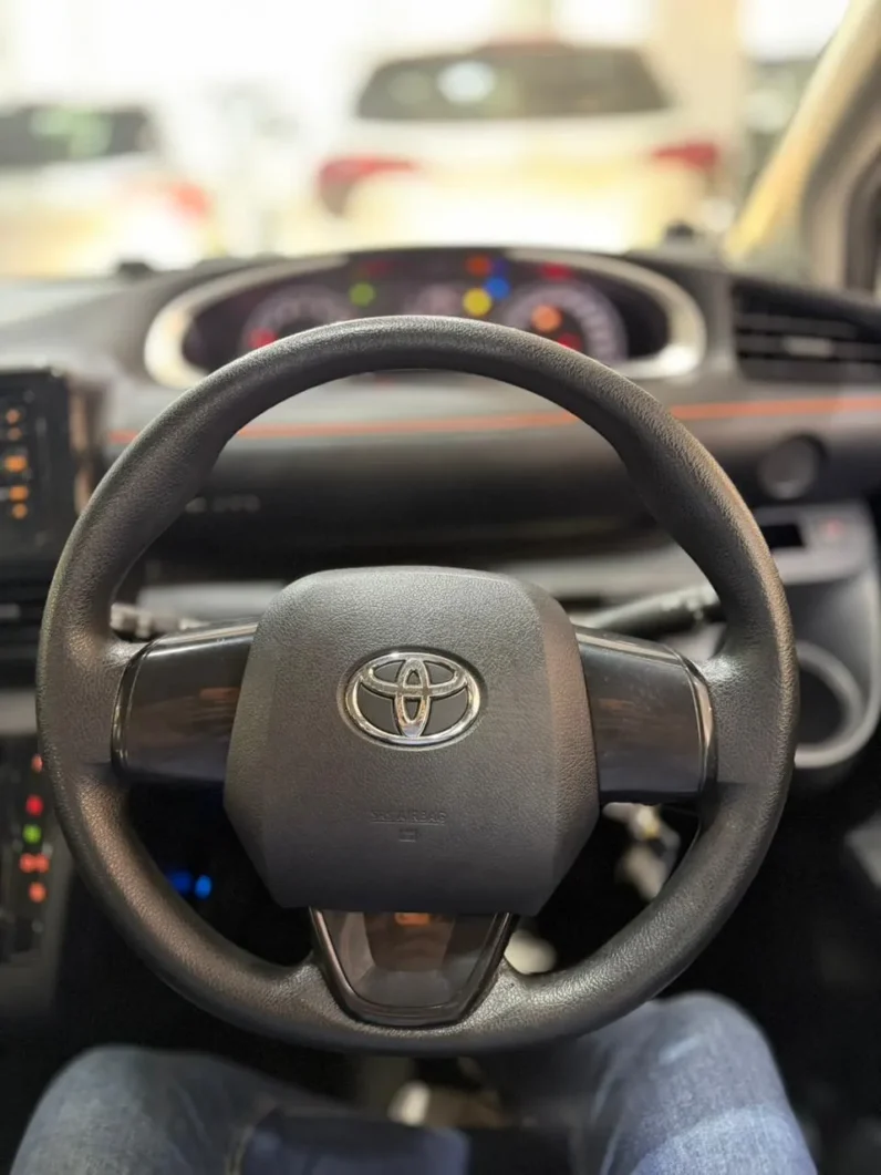 
								Toyota Sienta 2018 Non-Hybrid full									