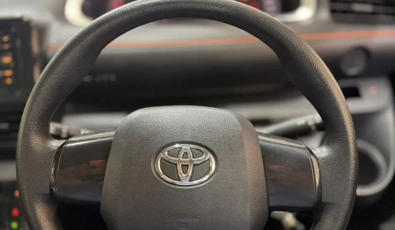 
								Toyota Sienta 2018 Non-Hybrid full									