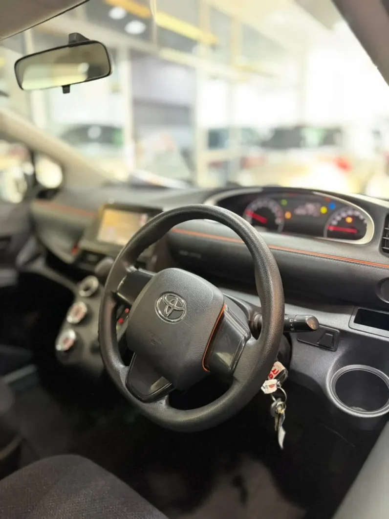 
								Toyota Sienta 2018 Non-Hybrid full									