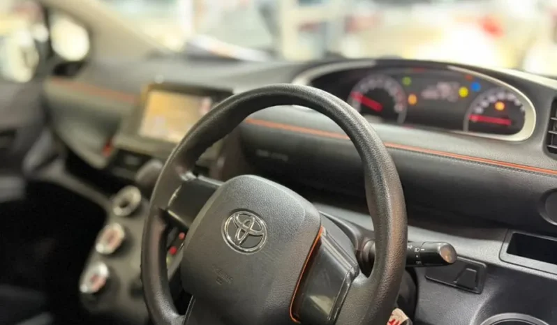 
								Toyota Sienta 2018 Non-Hybrid full									
