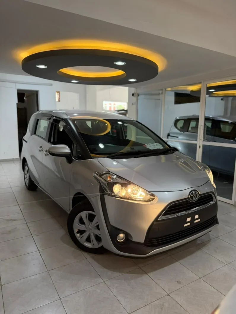 
								Toyota Sienta 2018 Non-Hybrid full									